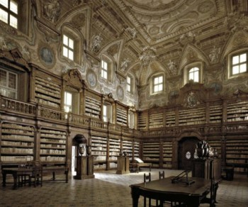 Napoli_La-biblioteca-dei-Girolamini