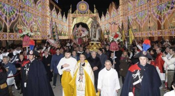 Focara_processione-in-onore-di-sant'antonio-abate