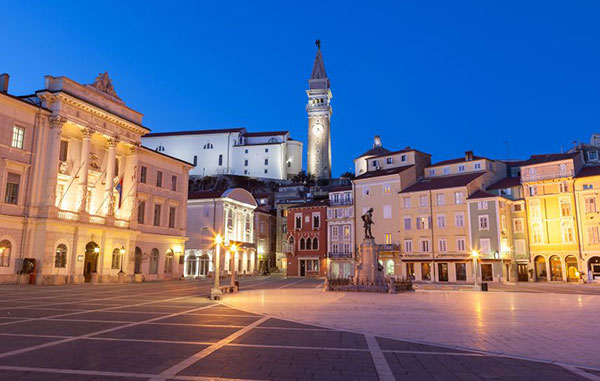 Slovenia_Piazza-Tartini-Pirano