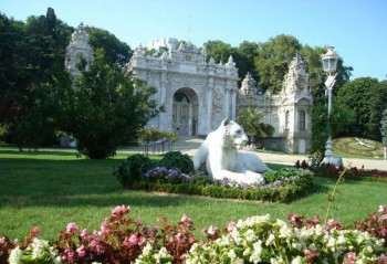 Palazzo-dolmabahce--esterno