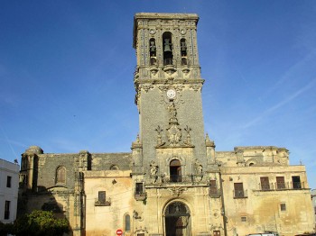 Arcos-chiesa-nella-piazza-del-parador