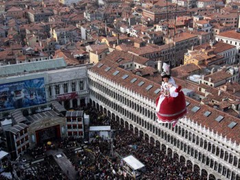 Carnevale_-_Venezia_-_Volo_della_Colombina