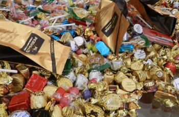 Carnevale Fano lancio dolciumi