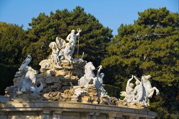 Castello-Schonbrunn---fontana-di-nettuno