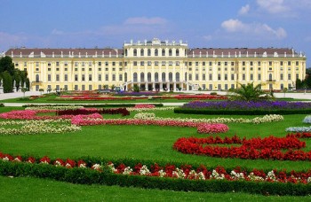 Castello-schonbrunn-esterno