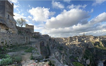 Matera-sassi-e-la-gravina