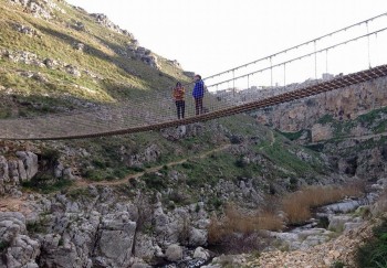 passerella sui sassi