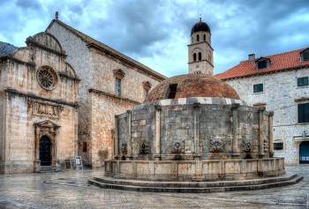 Dubrovnik fontana-Onofrio- chiesa-S