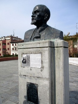 Cavriago monumento piazza lenin
