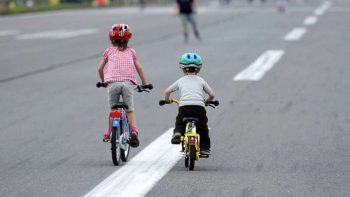 bambini in bici