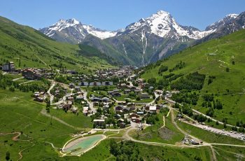 Les 2 Alpes: paradiso degli sport da discesa 1 Les 2 Alpes la valle con i comuni di Mont-de-Lans-e-Venos