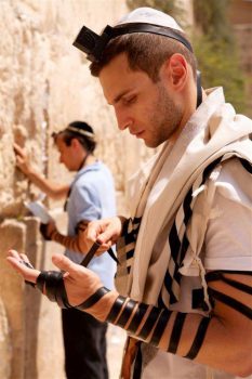 Gerusalemme preghiera-muro-del-pianto