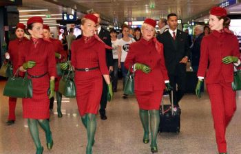 verde Le-nuove-divise-delle-hostess-alitalia