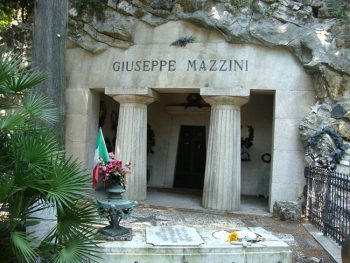 Turismo della memoria: valorizzare i cimiteri monumentali 3 Cimitero monumentali genova-cimitero-di-staglieno-tomba-di-giuseppe-mazzini