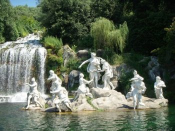 Turismo della memoria: valorizzare i cimiteri monumentali 1 Cimiteri monumentali reggia-di-caserta-le-cascate
