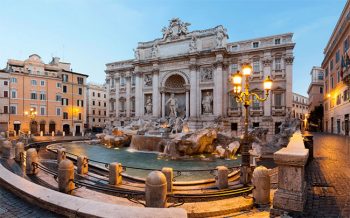 Turisti roma-fontana-di-trevi