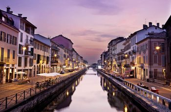 Turisti turismo-navigli-di-milano