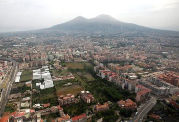 Periferie napoli-rifiuti-sotto-al-vesuvio