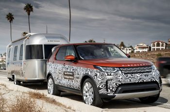 SUV land-rover-discovery-advanced-two-assist