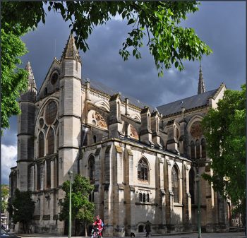 Languedoc nimes-cattedrale