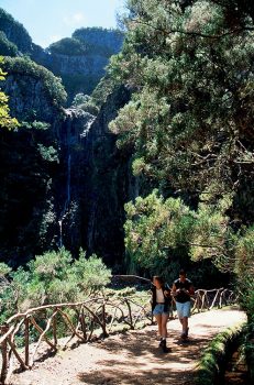 Isola Percorso-che-dalle-cascate-di-Risco-conduce-fino-a-Rabaçal