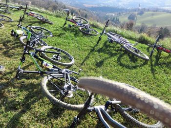 Cioccopedalata Bici-a-terra-ciclisti-al-ristoro