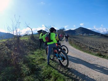 Ciccopedalata Una-sosta-per-ammirare-il-paesaggio