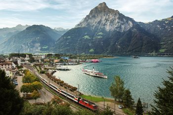 Gotthard Veduta-del-treno-e-del-lagof