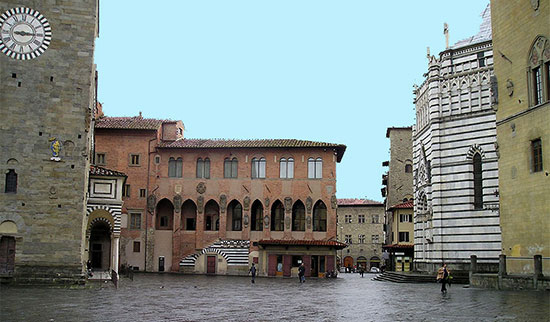 città europee Pistoia-Piazza-Duomo