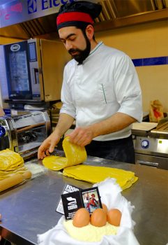 Cucina tipica piemontese Preparazione-della-pasta-per-gli-agnolotti