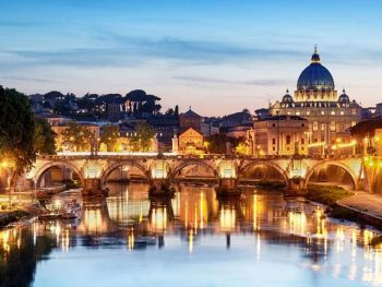 Turisti stranieri Roma,-ponte-sul-Tevere