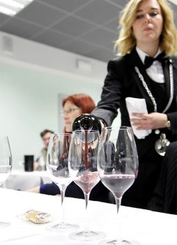 Vino e distillati Vinitaly-degustazione-2016