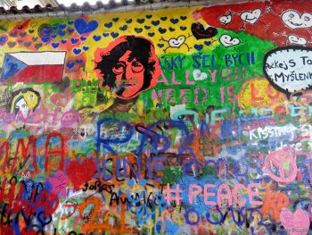 Memorie del regime kampa-muro-di-Lennon