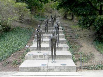 Memorie del regime memoriale-vittime-del-comunismo