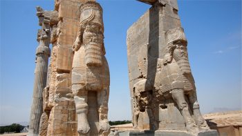 Iran 4, mosaico da interpretare. L’antica Persepoli 1 Persepoli-lamassu-divinità-testa-umana-corpo-taurino
