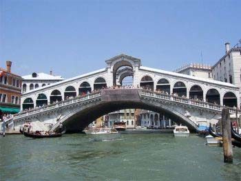 Italiani-Ponte-di-Rialto-Venezia