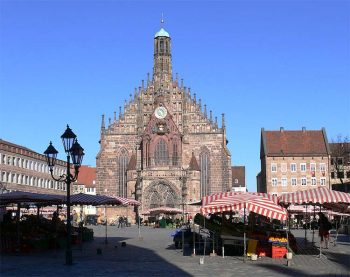Norimberga Cattedrale-sulla-piazza-del-mercato