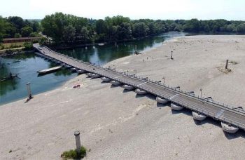Cronache estive (2) dalla amena Ro. Lo Sapevate che … 2 Lo Sapevate che Ferrara-siccità-ponte-di-barche-sul-Po