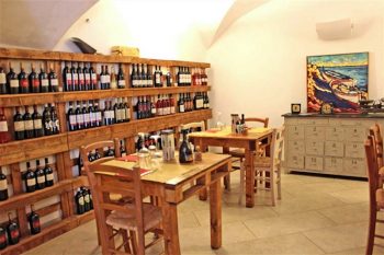 Tirabusù, osteria 3G: gioiosa, genuina e gustosa 1 Tirabusù osteria-Salò-interno