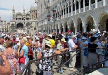 Donnarumma turisti-a-venezia