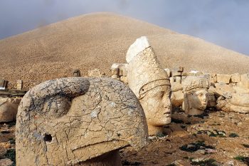 Avventura Gialla Monte Nemrut statue giganti della tomba di Re Antioco