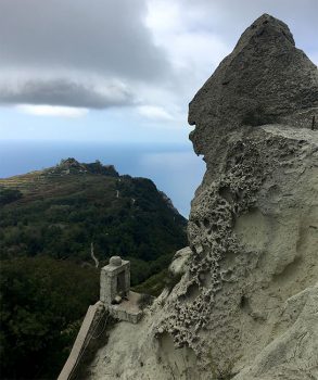 Isola di Ischia dalla cima del monte Epomeo