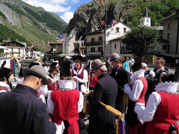 Cucina stellata La-Thuile-in-festa-con-i-tradiz-costumi