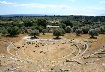 Calabria grecanica Locri-Epizefiri-area-archeologica-teatro greco romano