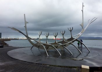 Islandesi Scultura-Scheletro-di-nave