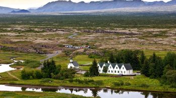Islandesi Thingvellir-con-la-chiesa