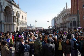 Viaggi e turismo Turisti-a-Venezia